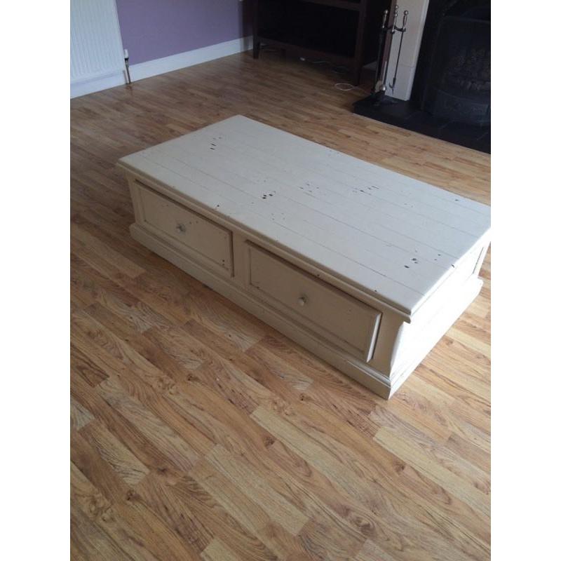 Lounge table with Drawers
