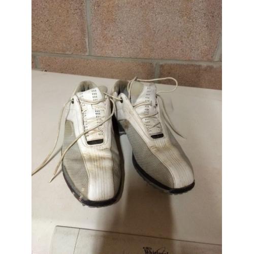 Golf shoes