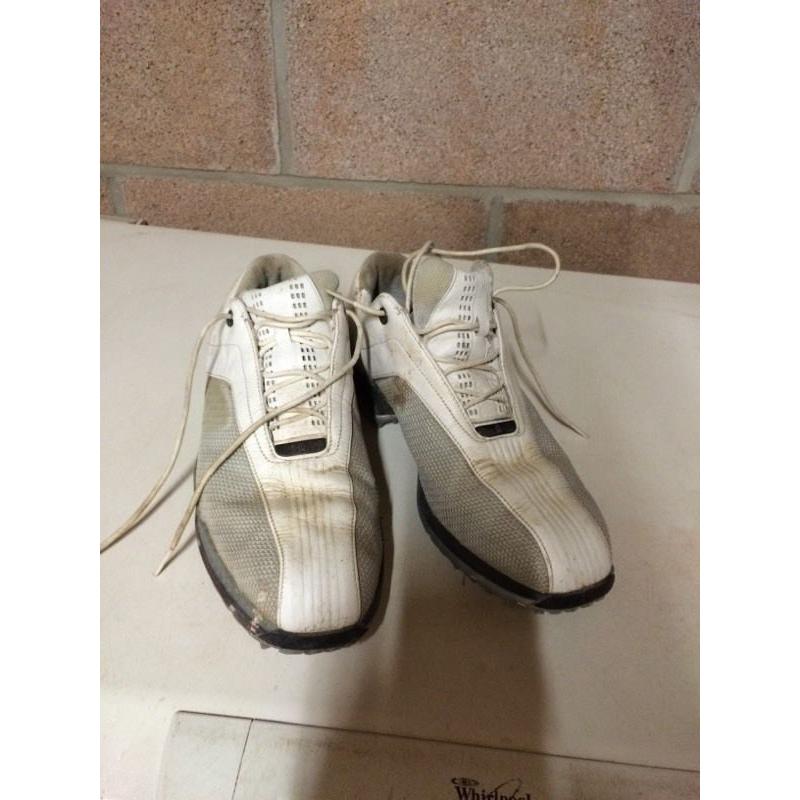 Golf shoes