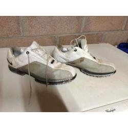 Golf shoes