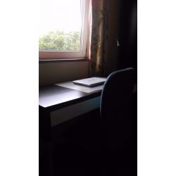 Double Room in City Centre Flat - Ideal for Post-grad Student at Edi University