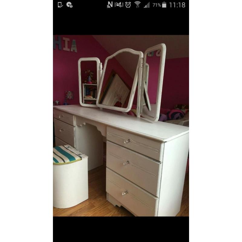 shabby chic dressing table with seat