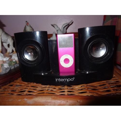 Apple 4gb iPod needs fixing plus working speakers