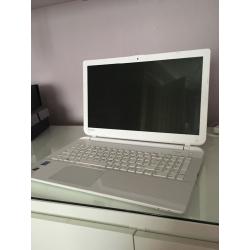 Toshiba Satellite L50 - B - 1UV 15.6" in White
