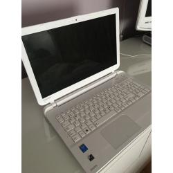 Toshiba Satellite L50 - B - 1UV 15.6" in White