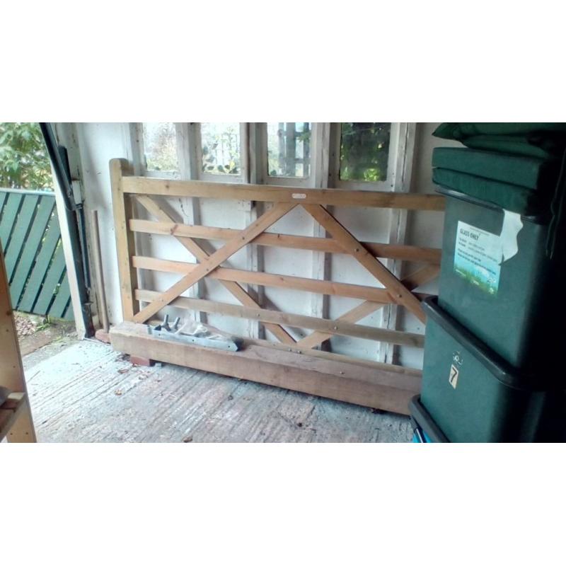 Standard driveway gate