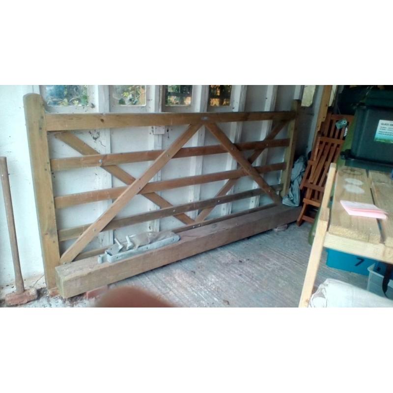 Standard driveway gate