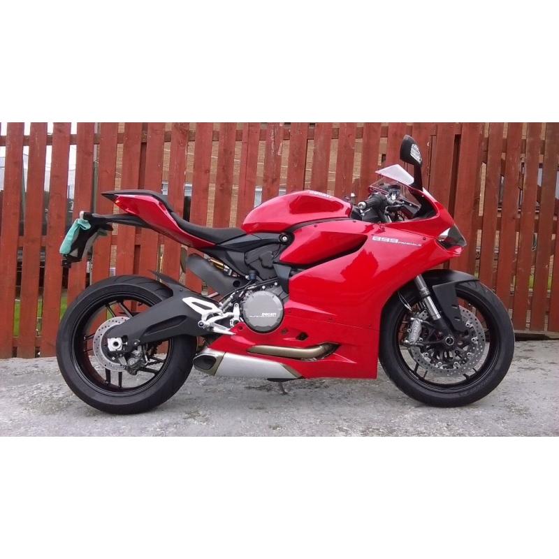 Ducati 899 Panigale Red 2015