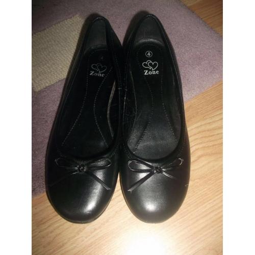Mixed of women shoes size 4 !!!!