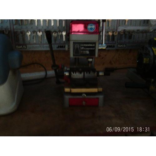 laser & dimple key cutting machine