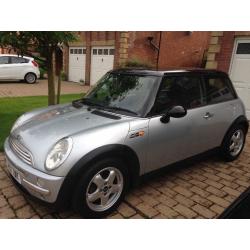 MINI COOPER CHILI SILVER/BLACK PANARAMIC ROOF MOT AND GOOD SERVICE HISTORY( 11 STAMPS)