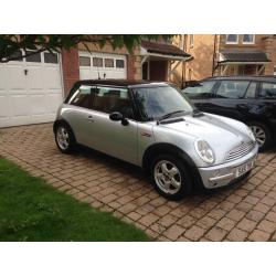 MINI COOPER CHILI SILVER/BLACK PANARAMIC ROOF MOT AND GOOD SERVICE HISTORY( 11 STAMPS)