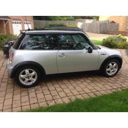 MINI COOPER CHILI SILVER/BLACK PANARAMIC ROOF MOT AND GOOD SERVICE HISTORY( 11 STAMPS)