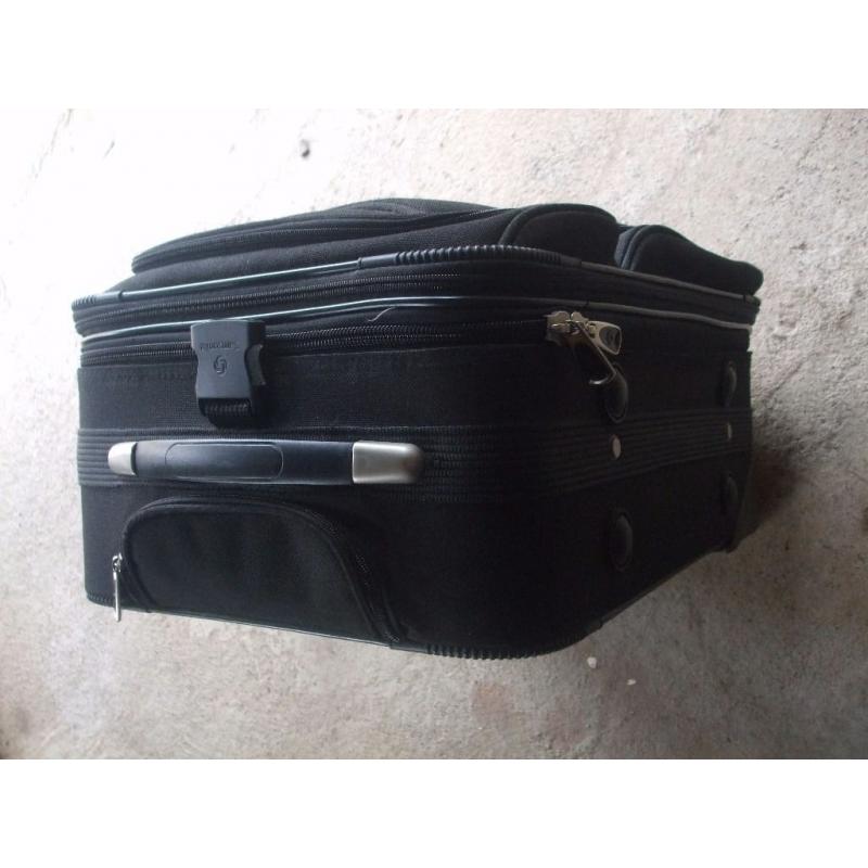 Small Black Samsonite Expanding Suitcase Travel Case with Concealed Extending handle and wheels