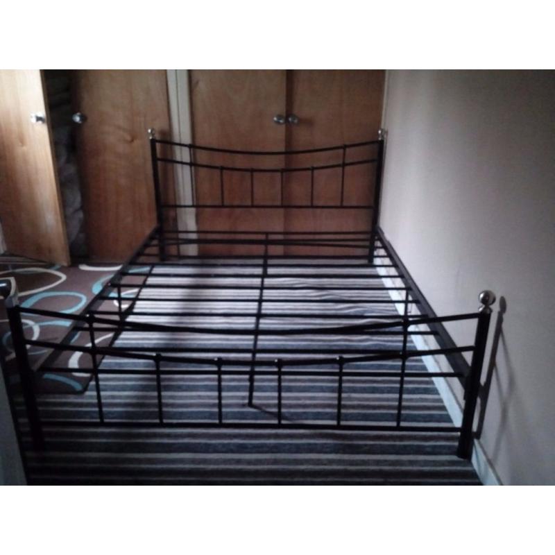 Metal king size bed frame