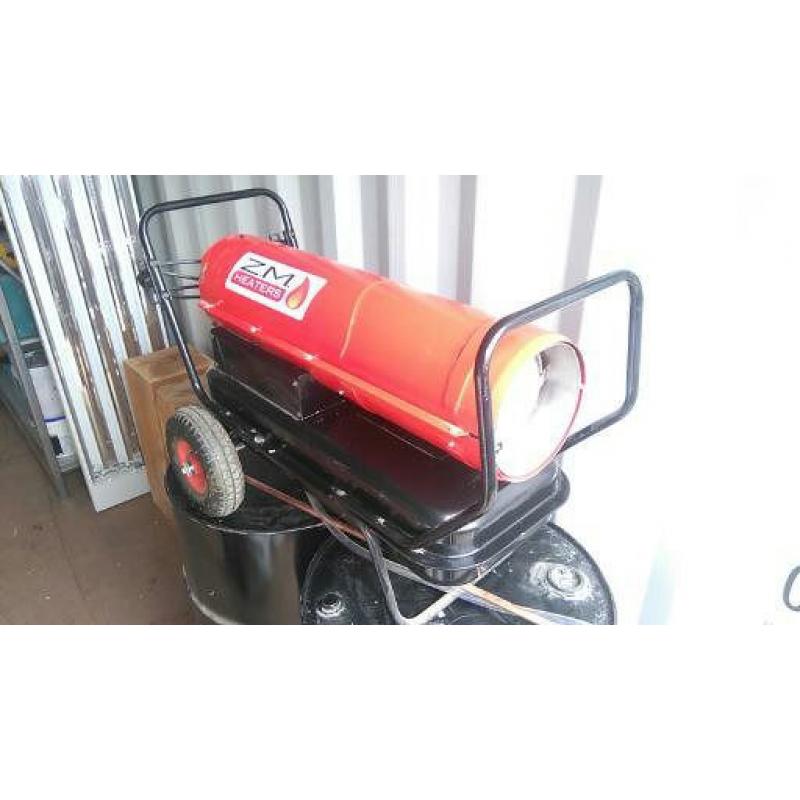 30KW SPACE HEATER, ALMOST NEW + APPROX 300L HEATING OIL, JERRY CAN, JIGGLE TRANSFER HOSE
