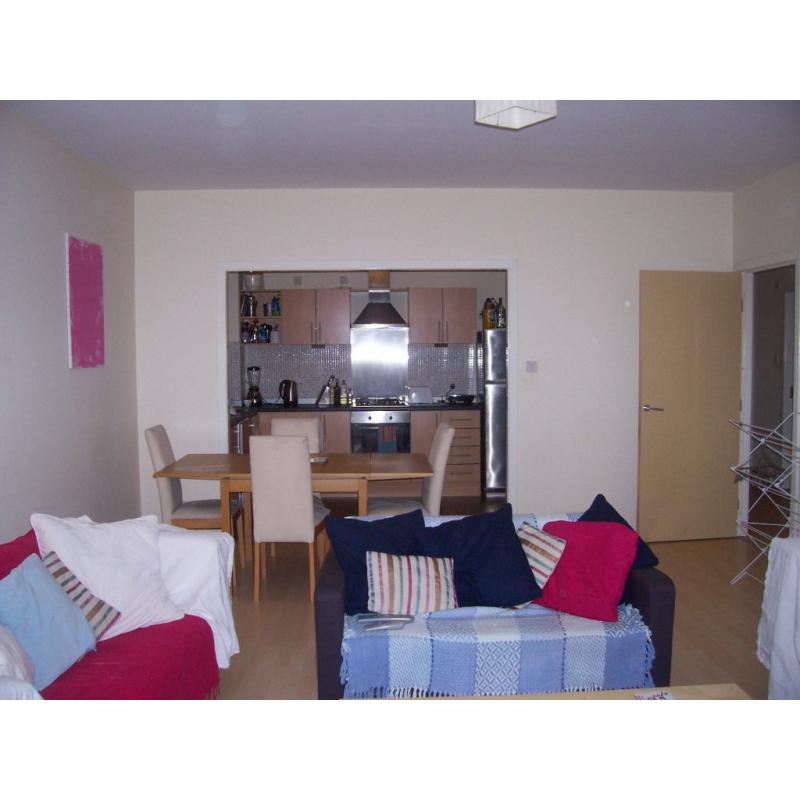 Room to Rent in Beautiful Modern Dennistoun Apartment