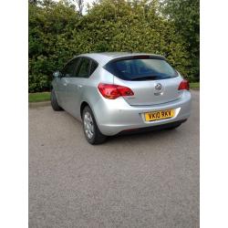 VAUXHALL ASTRA. NEW STYLE 1.7 CDTi ecoFLEX 16v Exclusiv 5dr Silver 10 plate.