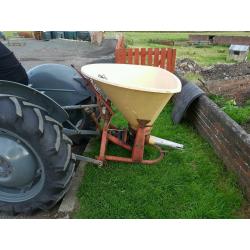 Tractor pto driven Vicon wagtail fertiliser salt spreader