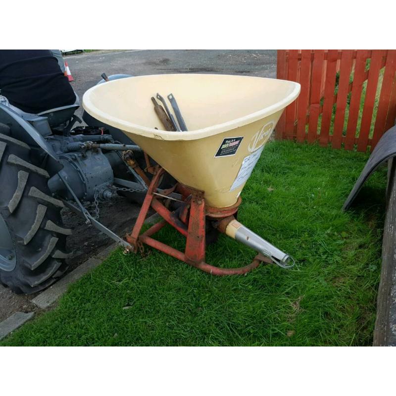 Tractor pto driven Vicon wagtail fertiliser salt spreader