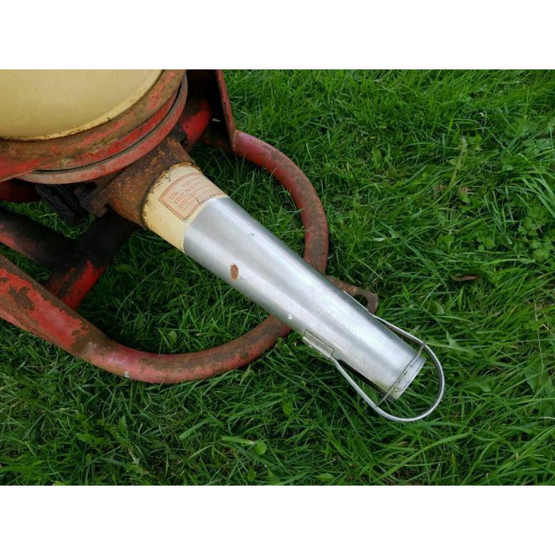 Tractor pto driven Vicon wagtail fertiliser salt spreader