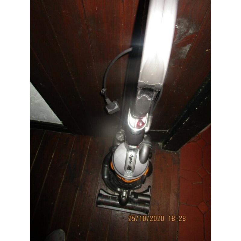 DYSON HOOVER , DC 25.