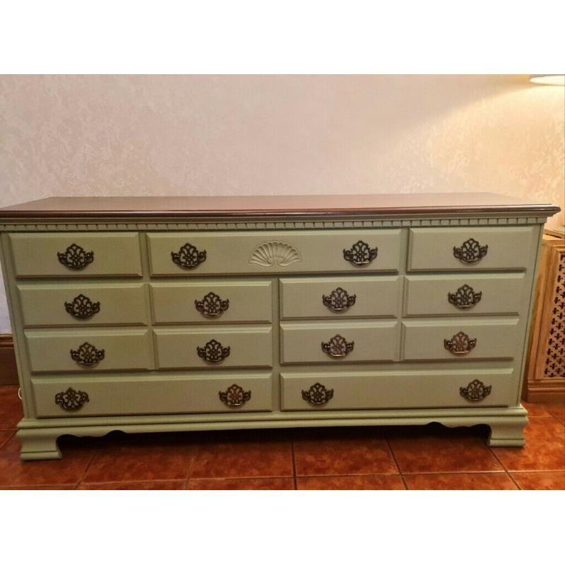 Chest of drawers/side board