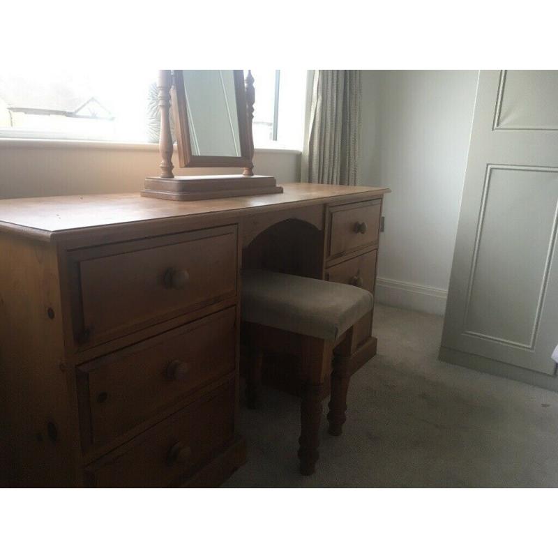 Solid wood dressing table with stool and mirror