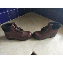 WORK BOOTS. GENTS SIZE 8 &quot;DEPUTY&quot; WORK BOOTS