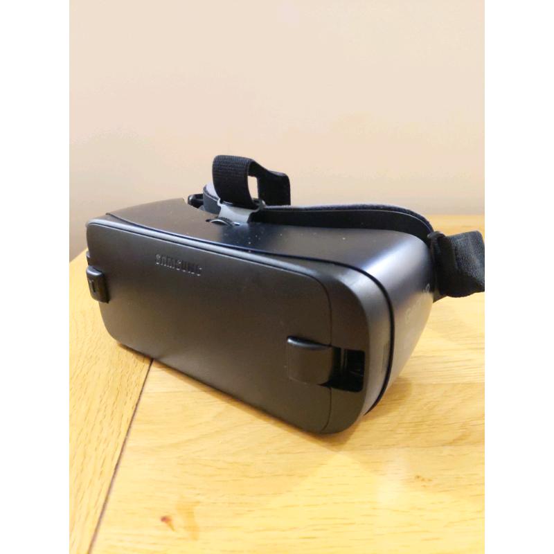 SAMSUNG Gear VR headset