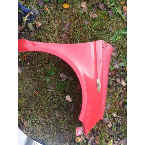 2004 toyota Yaris drivers Side wing red