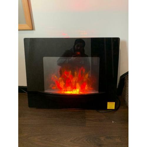 Electric wall mountable fire with remote control