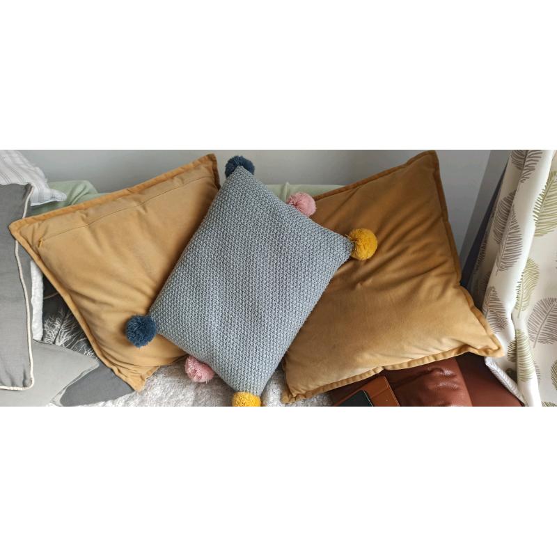 Cushions X3 Mustard and grey