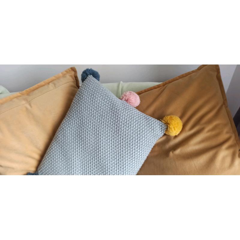 Cushions X3 Mustard and grey