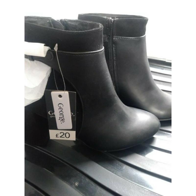 Black boots new