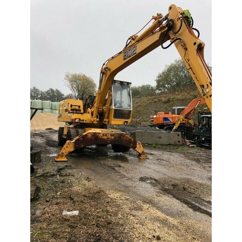 LIEBHERR 902 WHEEL EXCUVATOR DIGGER