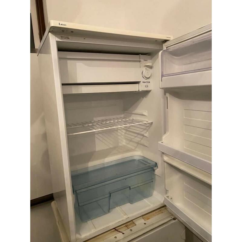 Lec fridge freezer