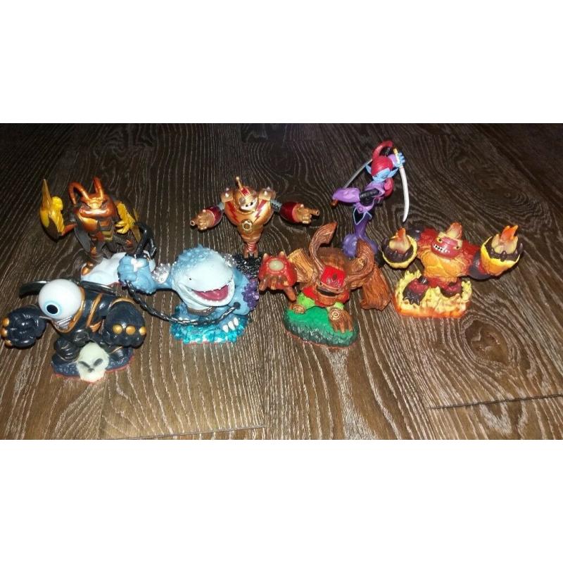 Skylanders Giants Wii Game and Character Bundle in very good condition