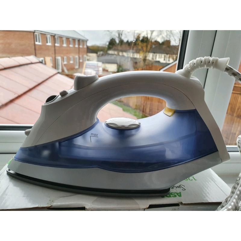 Non stick steam iron