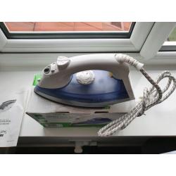 Non stick steam iron
