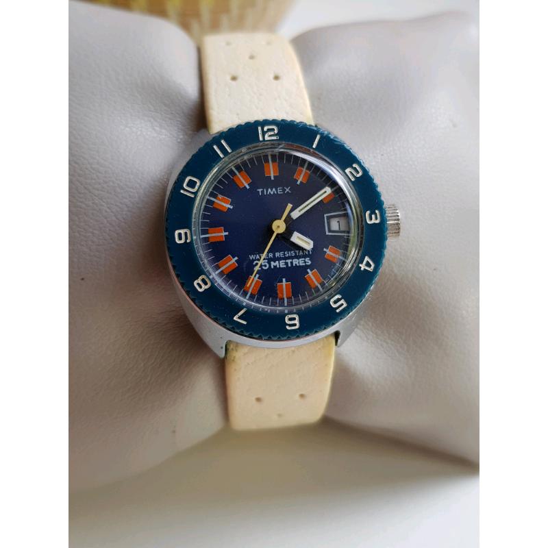 Ladies rare model vintage timex hand wind 25 meter divers style watch