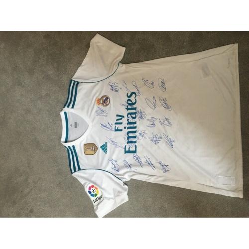 Official Replica Signed Real Madrid football shirt 2017/18