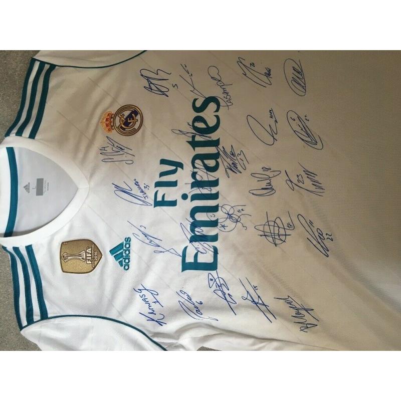 Official Replica Signed Real Madrid football shirt 2017/18