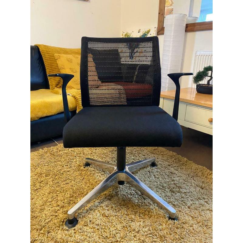 STEELCASE Think Sarb Mesh Swivel Office Meeting Chair *Brand New* RRP ?600