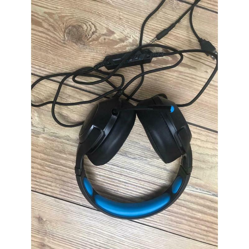 Gaming headset (pc, x-box, Playstation) with mic and intelligent lights