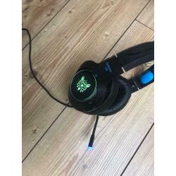 Gaming headset (pc, x-box, Playstation) with mic and intelligent lights
