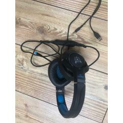 Gaming headset (pc, x-box, Playstation) with mic and intelligent lights