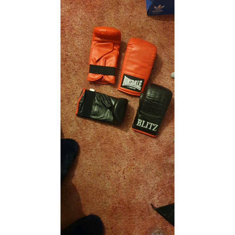 Punch bag large and 2 boxing gloves size s