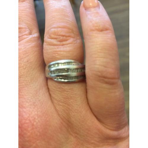 White gold and diamonds ring