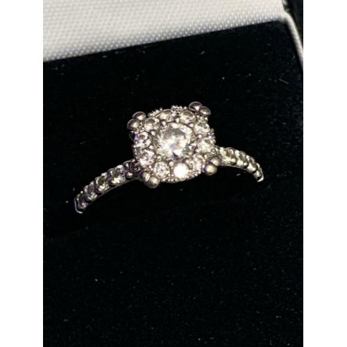 Diamond 18ct white gold ring